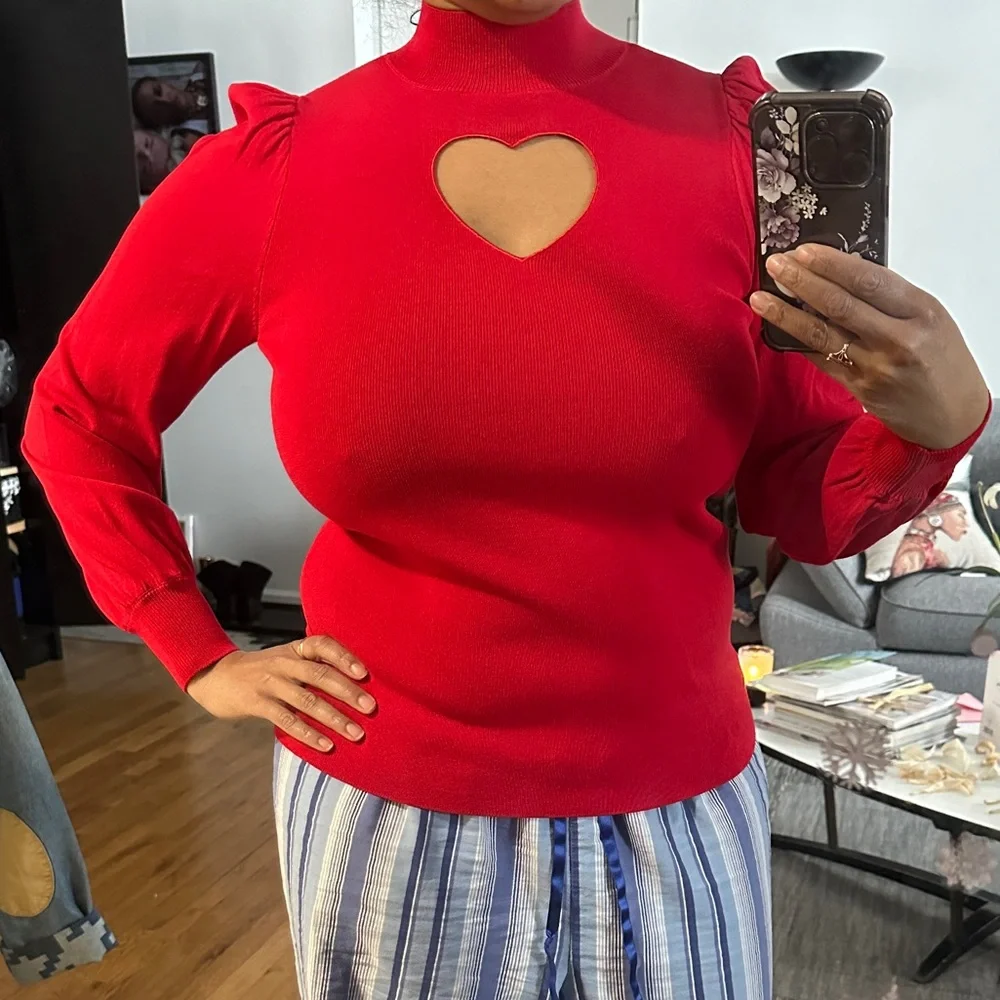 ❤️Sweet Heart Cutout Top❤️ - Picture 5 of 7